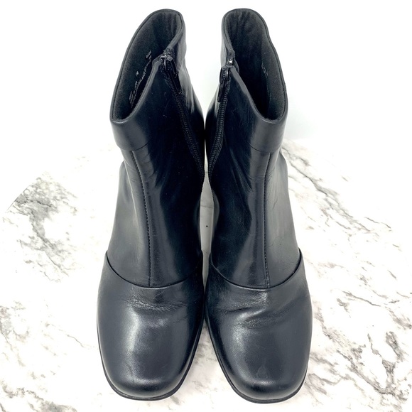 Clarks Black Leather Comfort Ankle Booties 7 Lagenlook Fall Winter Classic Chic - Picture 6 of 12